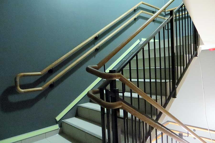 Металлические перила для лестниц с порошковой окраской - производство в Рыбинске